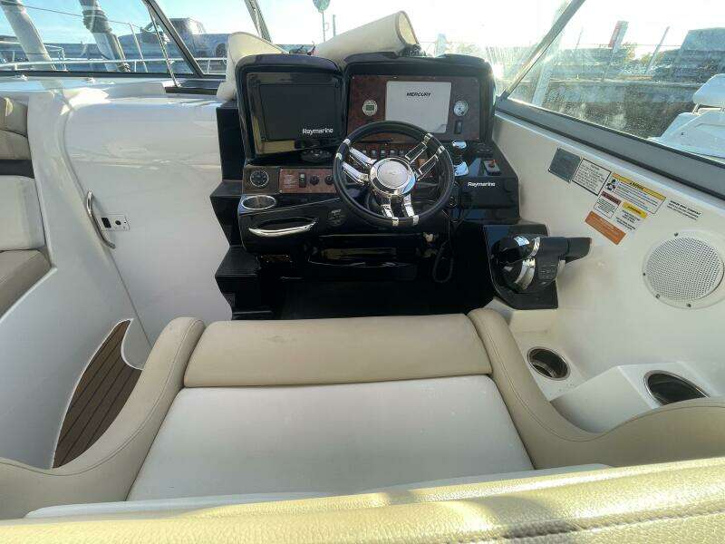 31ft Rinker Yacht For Sale