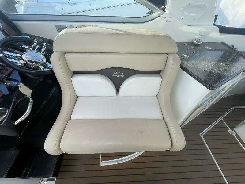 31ft Rinker Yacht For Sale