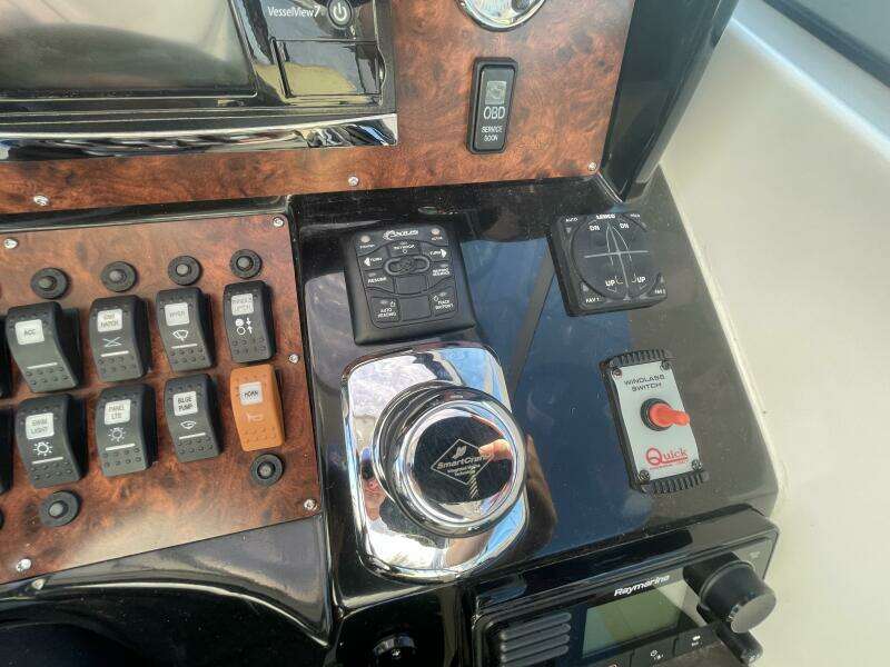 31ft Rinker Yacht For Sale