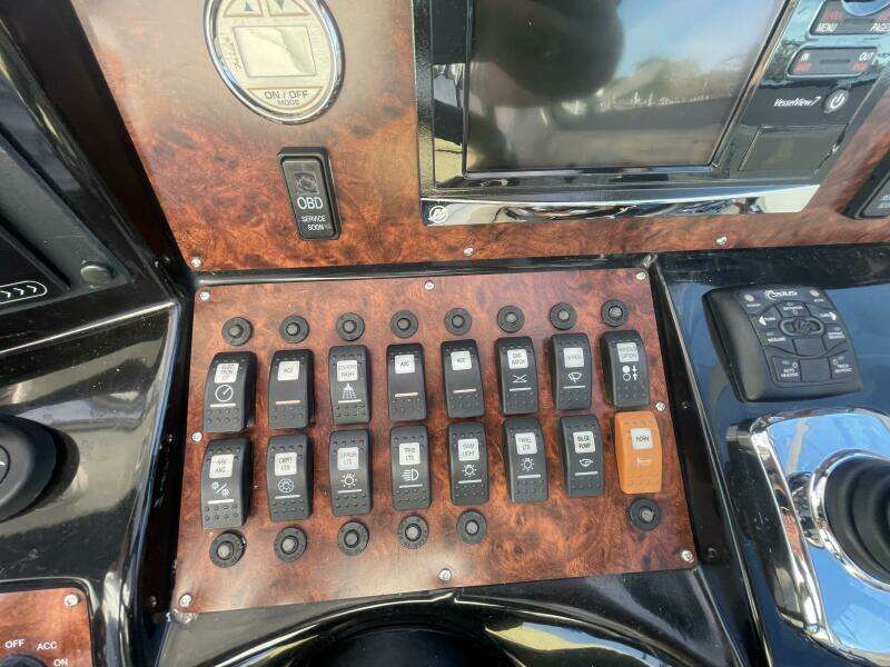 31ft Rinker Yacht For Sale