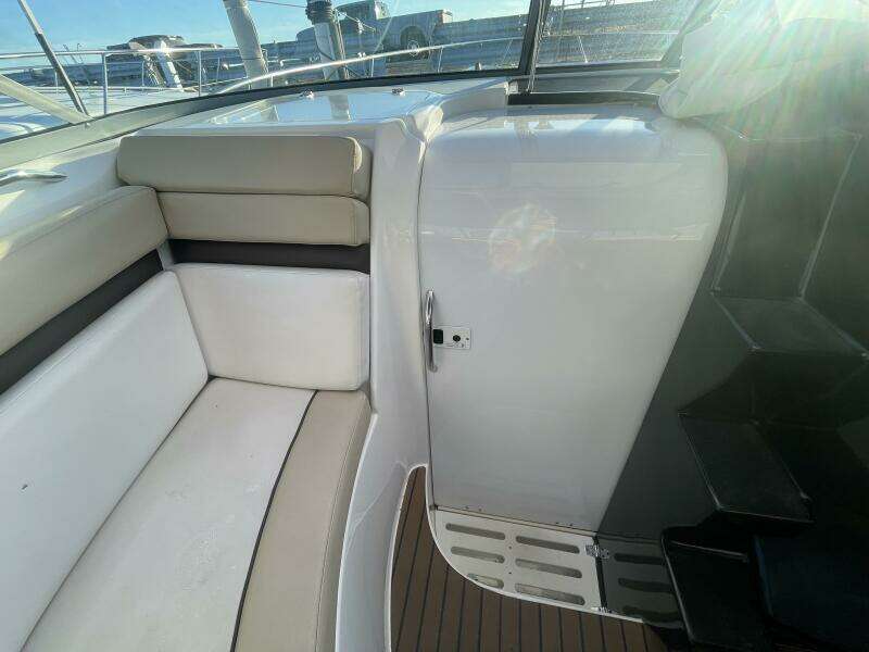 31ft Rinker Yacht For Sale
