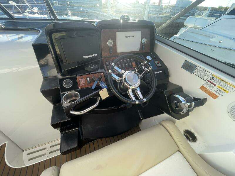 31ft Rinker Yacht For Sale