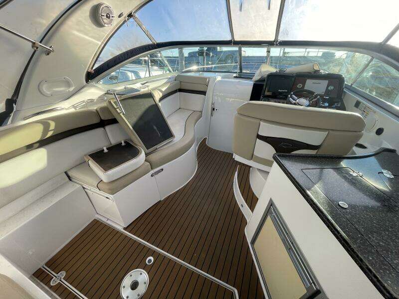 31ft Rinker Yacht For Sale