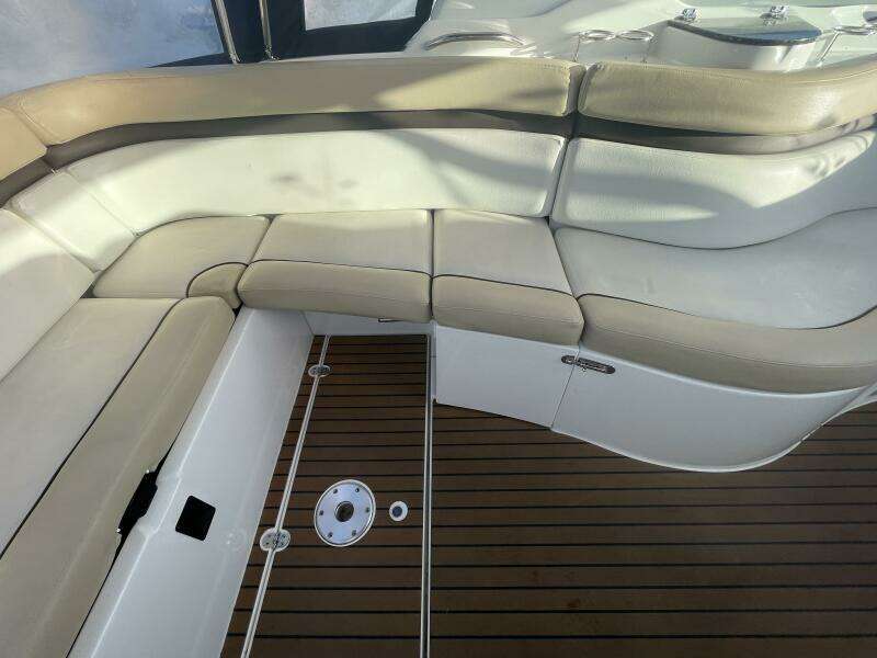 31ft Rinker Yacht For Sale