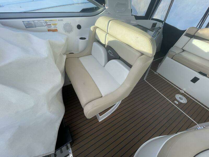 31ft Rinker Yacht For Sale