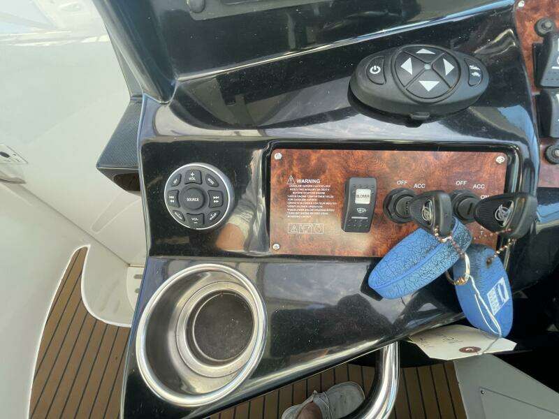 31ft Rinker Yacht For Sale