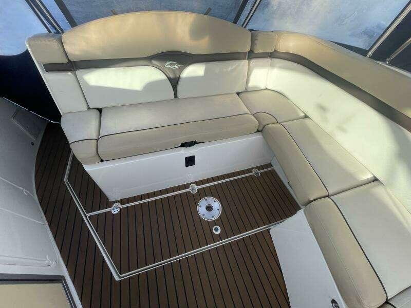 31ft Rinker Yacht For Sale