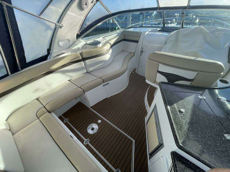 31ft Rinker Yacht For Sale