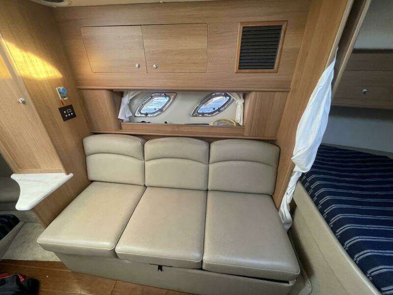 31ft Rinker Yacht For Sale