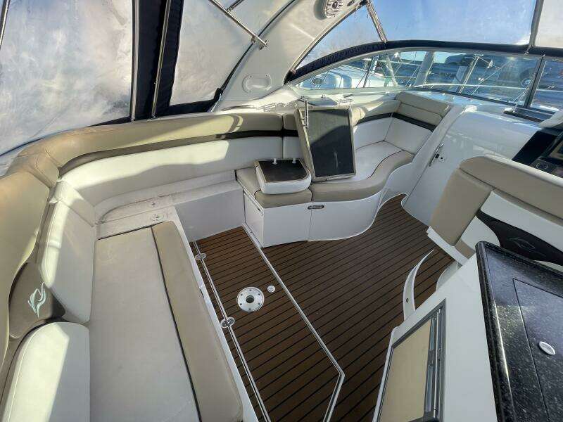 31ft Rinker Yacht For Sale