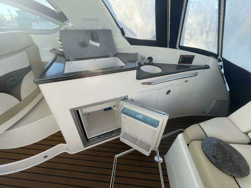 31ft Rinker Yacht For Sale