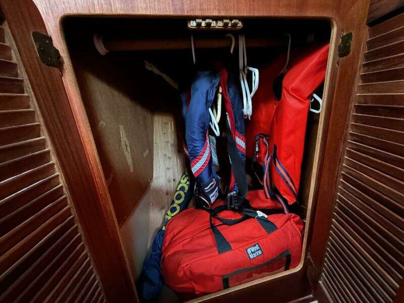 Fwd hanging locker stbd side