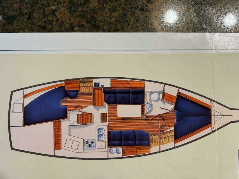 Island Packet 35 layout