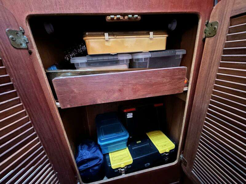 Quarter berth locker