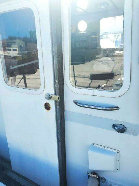 MS  CC 30ft Willard Yacht For Sale