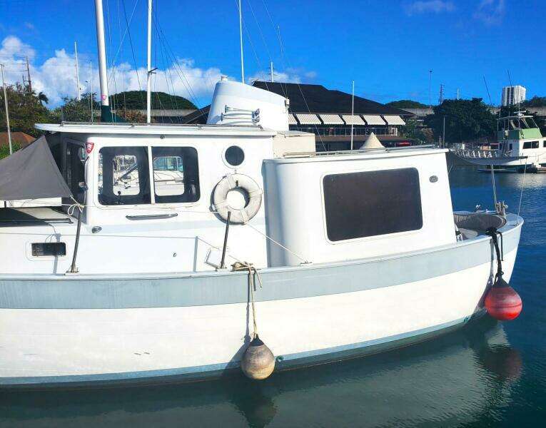 MS  CC 30ft Willard Yacht For Sale