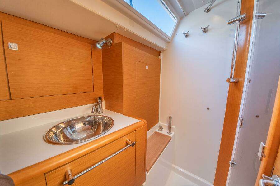 43ft Jeanneau Yacht For Sale