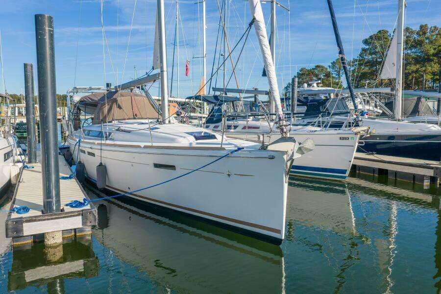 43ft Jeanneau Yacht For Sale