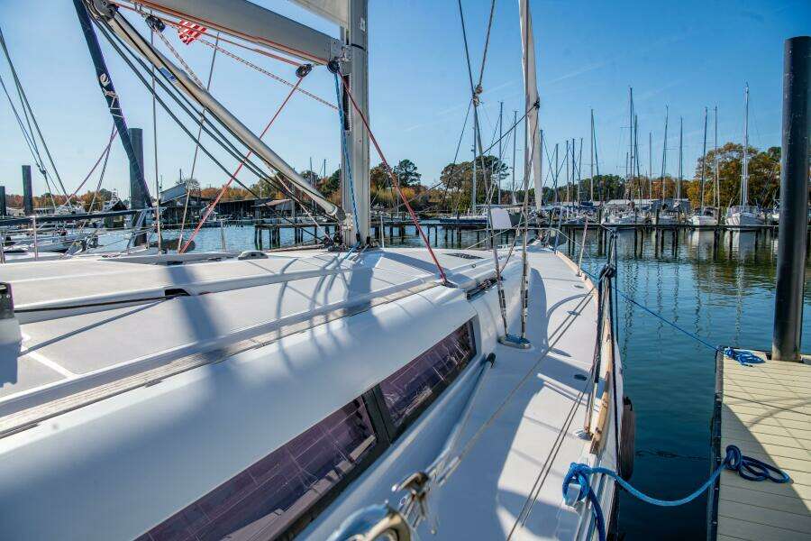 43ft Jeanneau Yacht For Sale