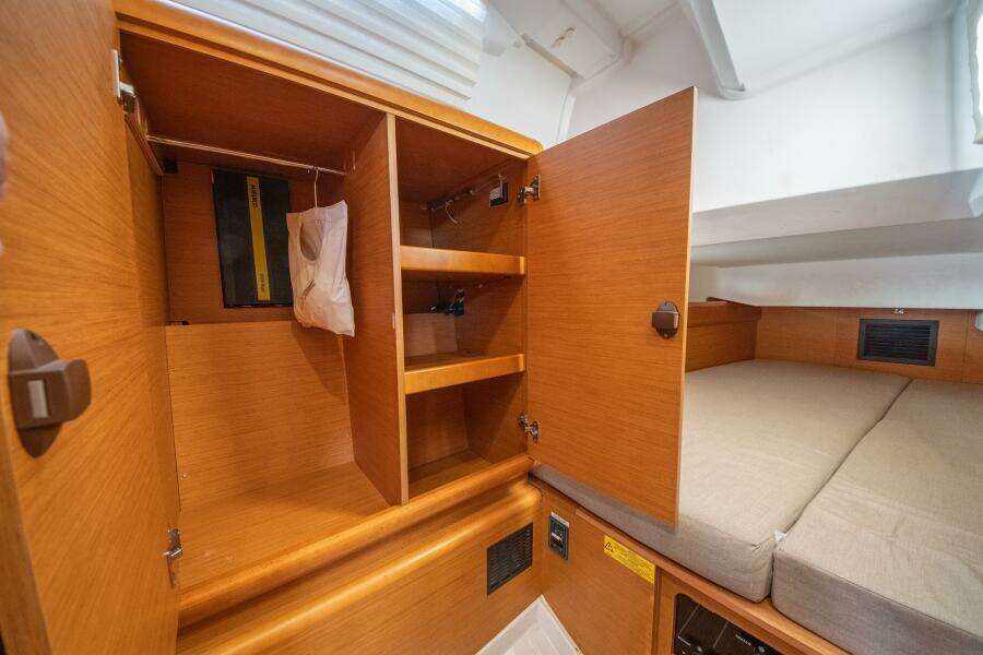 43ft Jeanneau Yacht For Sale