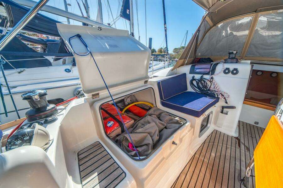 43ft Jeanneau Yacht For Sale
