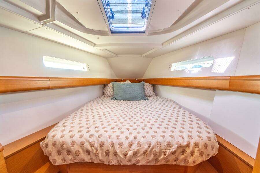 43ft Jeanneau Yacht For Sale
