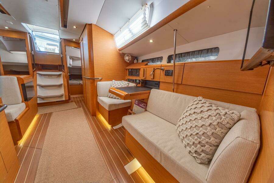 43ft Jeanneau Yacht For Sale