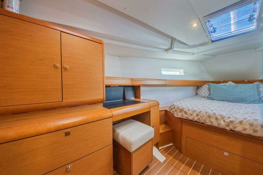 43ft Jeanneau Yacht For Sale