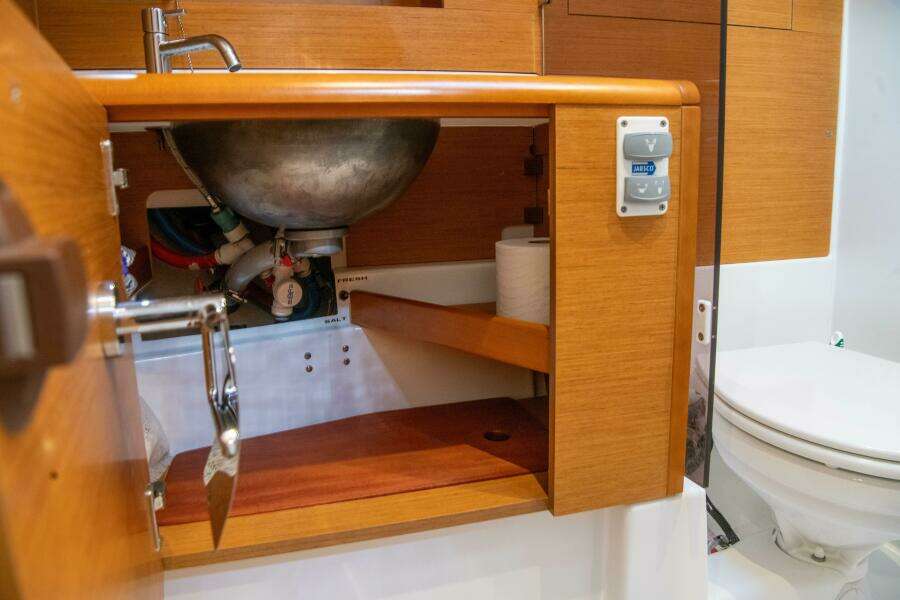 43ft Jeanneau Yacht For Sale