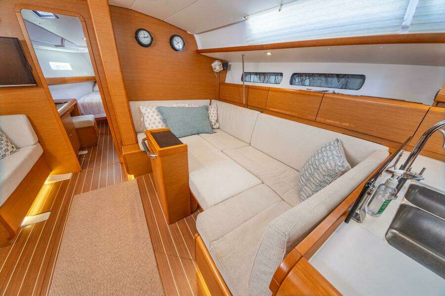 43ft Jeanneau Yacht For Sale