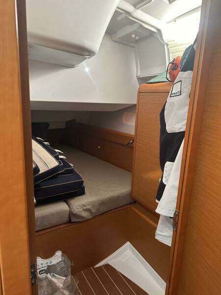 43ft Jeanneau Yacht For Sale