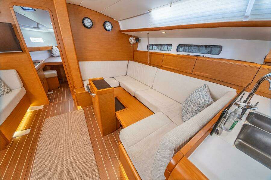 43ft Jeanneau Yacht For Sale