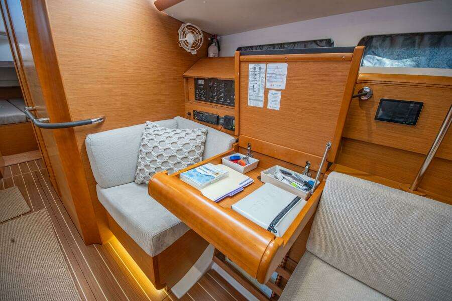 43ft Jeanneau Yacht For Sale