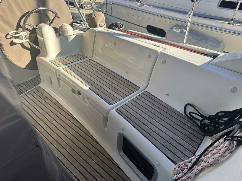 43ft Jeanneau Yacht For Sale