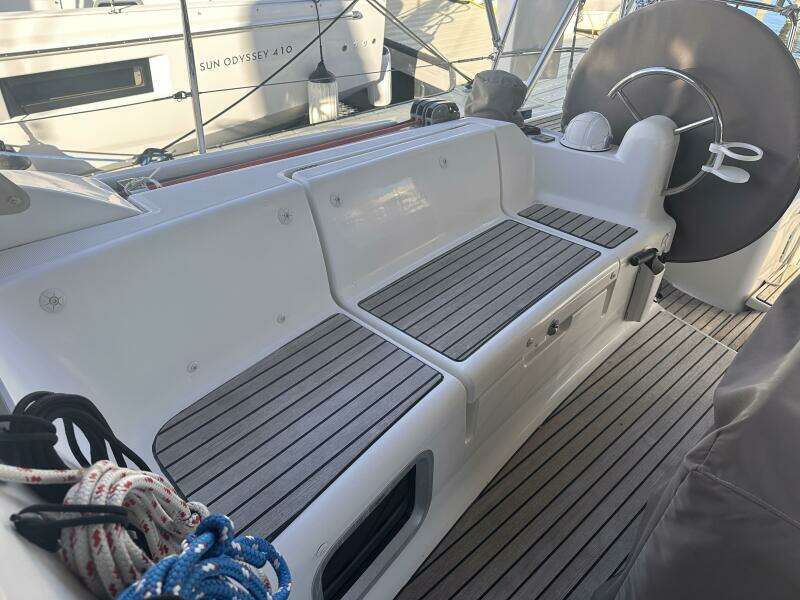 43ft Jeanneau Yacht For Sale