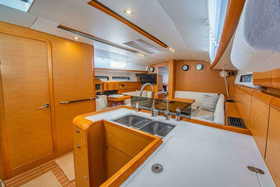 43ft Jeanneau Yacht For Sale