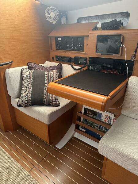 43ft Jeanneau Yacht For Sale