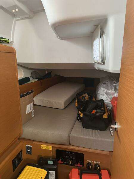 43ft Jeanneau Yacht For Sale