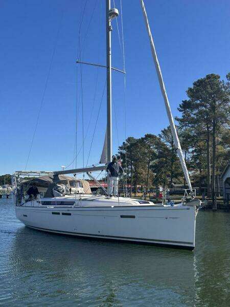 43ft Jeanneau Yacht For Sale