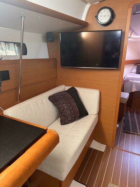 43ft Jeanneau Yacht For Sale