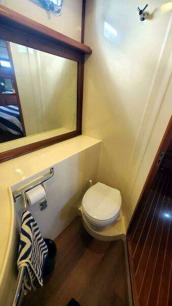 Master Head Toilet