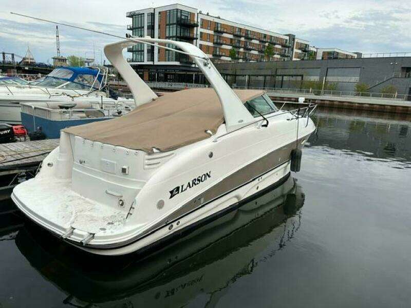 27ft Larson Yacht For Sale