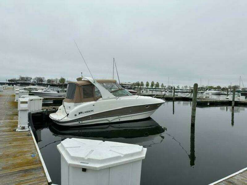 27ft Larson Yacht For Sale