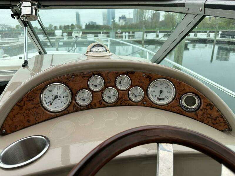 27ft Larson Yacht For Sale