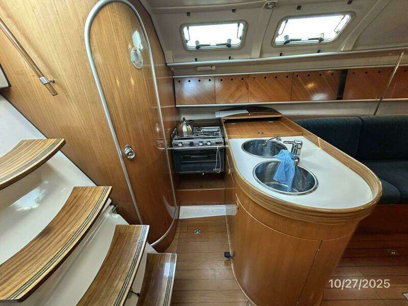 38' Beneteau galley2