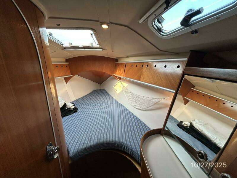 38' Beneteau forward stateroom