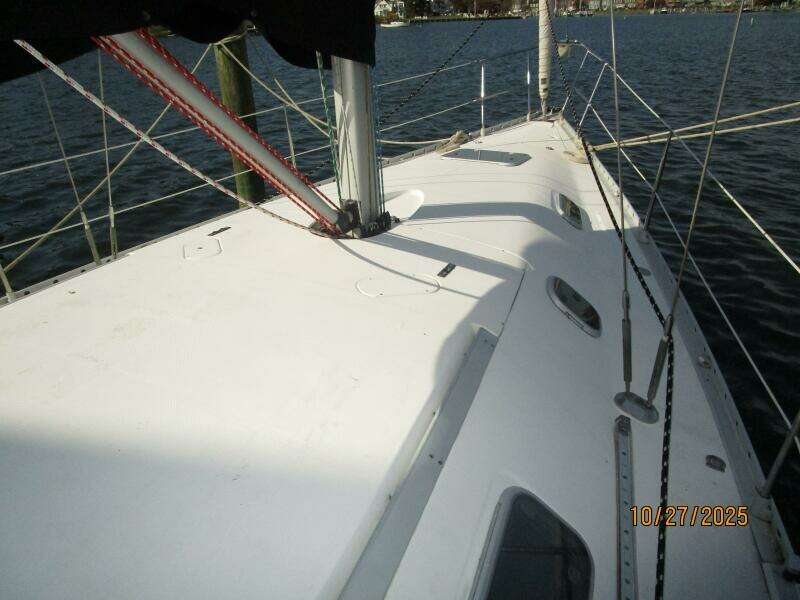38' Beneteau foredeck2