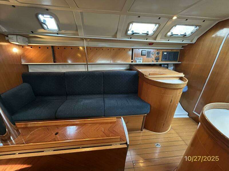 38' Beneteau salon starboard