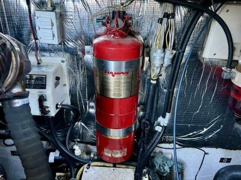 34 Partner Ship 2003 Cruisers 3772 Engine Room 8 Medium