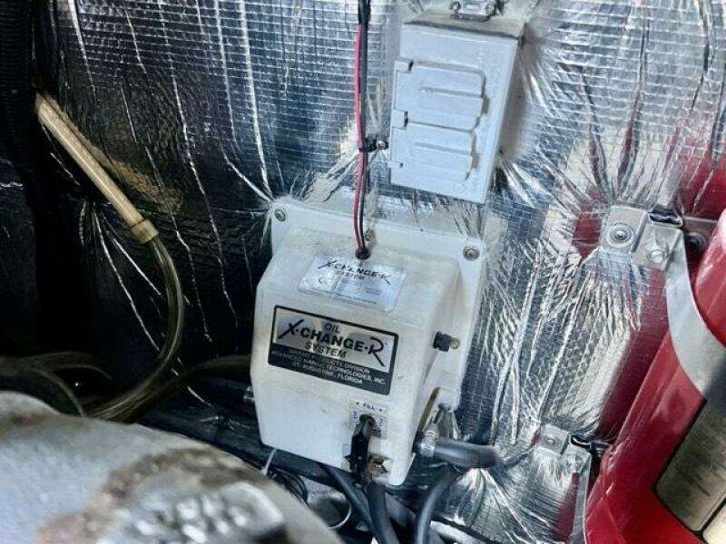 31 Partner Ship 2003 Cruisers 3772 Engine Room 7 Medium